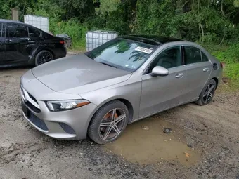 2019 Mercedes-Benz A-Class WDD3G4FB1KW035631