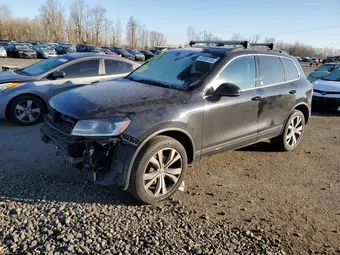 2017 Volkswagen Touareg WVGRF7BP5HD003372