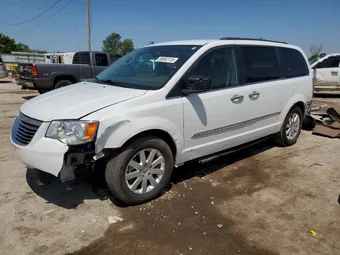 2015 Chrysler Town & Country 2C4RC1BG7FR675048