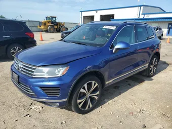 2017 Volkswagen Touareg WVGRF7BP6HD004031
