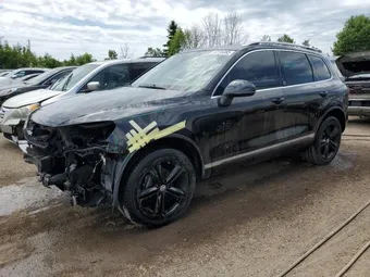 2017 Volkswagen Touareg WVGRF7BP5HD004148