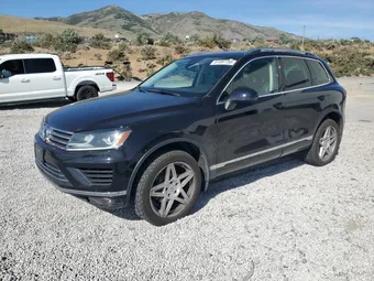 2016 Volkswagen Touareg WVGEF9BP2GD010319