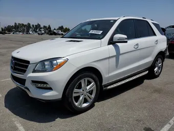 2015 Mercedes-Benz M-Class 4JGDA5JB1FA515101
