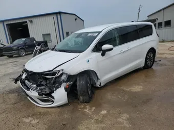 2023 Chrysler Pacifica Hybrid 2C4RC1L77PR583843
