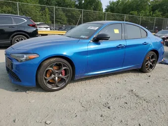 2018 Alfa Romeo Giulia ZARFAEEN2J7597725