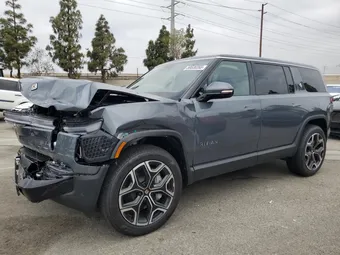 2025 Rivian R1S 7PDSGBBA0SN062728