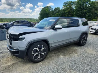 2024 Rivian R1S 7PDSGBBA2RN044497
