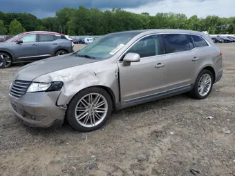 2018 Lincoln MKT 2LMHJ5AT3JBL00511