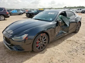 2020 Maserati Ghibli ZAM57YTS0L1350235