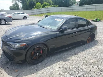 2018 Alfa Romeo Giulia ZARFAEEN8J7573994