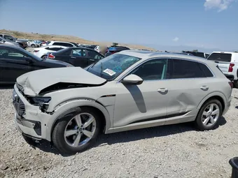 2019 Audi e-tron WA1LAAGE2KB024948