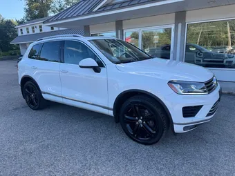 2017 Volkswagen Touareg WVGRF7BP0HD006194