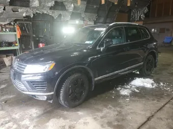 2017 Volkswagen Touareg WVGRF7BP4HD000477