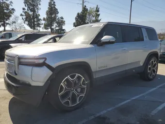 2025 Rivian R1S 7PDSGBBA5SN050431