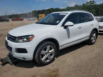 2014 Volkswagen Touareg WVGEF9BP2ED013735
