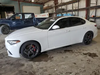 2018 Alfa Romeo Giulia ZARFAEEN1J7588191