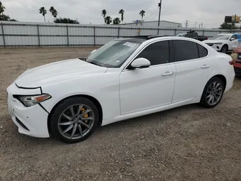 2017 Alfa Romeo Giulia ZARFAEDN7H7559323