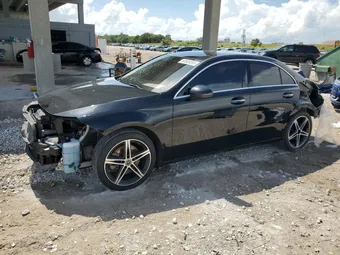 2020 Mercedes-Benz A-Class W1K3G4FB5LW047539