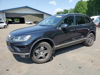 2017 Volkswagen Touareg WVGRF7BP3HD000888