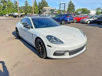 2017 Porsche Panamera WP0AA2A71HL103883