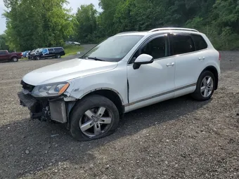2014 Volkswagen Touareg WVGEP9BP7ED013274