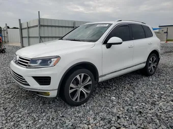 2017 Volkswagen Touareg WVGRF7BP1HD005538