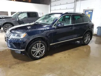 2016 Volkswagen Touareg WVGEF9BP8GD001737