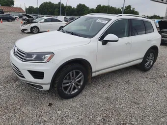 2016 Volkswagen Touareg WVGEF9BP8GD010583