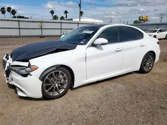2018 Alfa Romeo Giulia ZARFAEBNXJ7563567