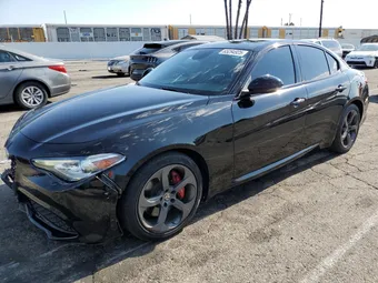 2017 Alfa Romeo Giulia ZARFAEBNXH7551509