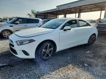 2019 Mercedes-Benz A-Class WDD3G4EB9KW012986