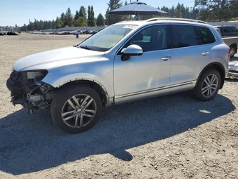 2016 Volkswagen Touareg WVGEF9BP5GD012789