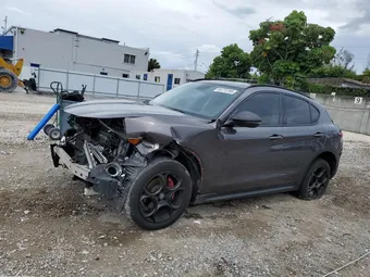 2018 Alfa Romeo Stelvio ZASFAKPN0J7B62036