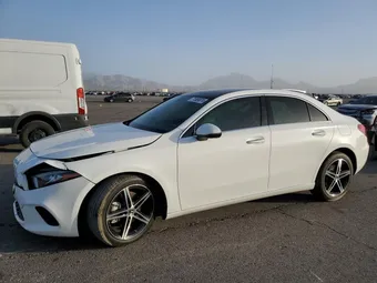 2019 Mercedes-Benz A-Class WDD3G4EB5KW033477