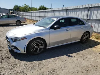 2020 Mercedes-Benz A-Class W1K3G4EB3LJ211644