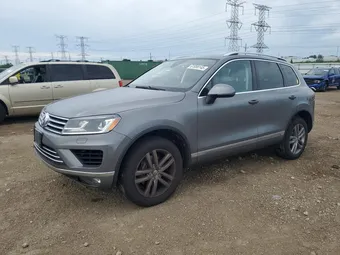 2016 Volkswagen Touareg WVGEF9BP9GD012505