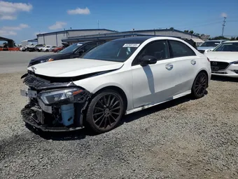 2019 Mercedes-Benz A-Class WDD3G4EB1KW012528