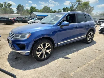 2017 Volkswagen Touareg WVGRF7BP5HD003176