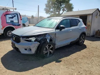 2024 Volvo XC40 YV4L12UK9R2337394