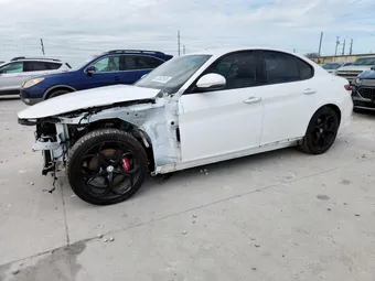 2018 Alfa Romeo Giulia ZARFAECN7J7576873