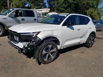 2025 Volvo XC40 YV4L12UC8S2459792