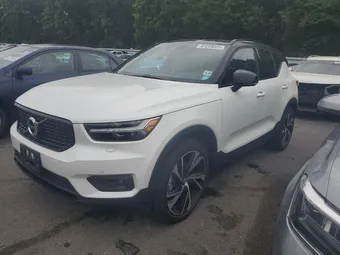 2022 Volvo XC40 YV4162UM9N2739856