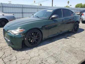 2018 Alfa Romeo Giulia ZARFAECN5J7581330