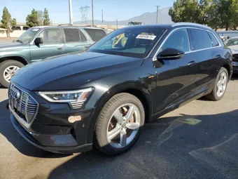 2019 Audi e-tron WA1LAAGE5KB021414