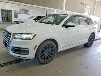 2017 Audi Q7 WA1LAAF70HD016217