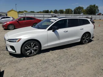 2020 Volvo V60 YV1102EM0L2350470