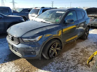 2022 Volvo XC40 YV4162UM8N2744305