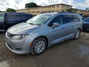 2017 Chrysler Pacifica 2C4RC1BG5HR747271
