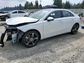 2019 Mercedes-Benz A-Class WDD3G4FB7KW035200