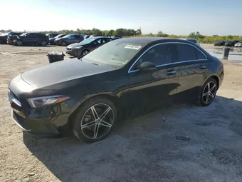 2019 Mercedes-Benz A-Class WDD3G4EB1KW024274